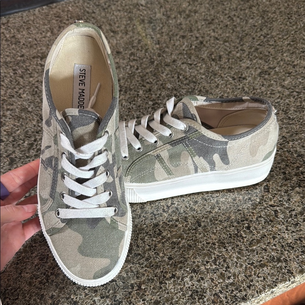 Steve Madden Sneakers